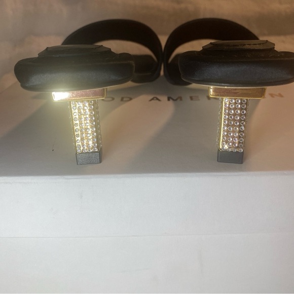 New in a Box GOOD AMERICAN - Kickstand Slide Sandal -
Black - Size 7 - Picture 13 of 16